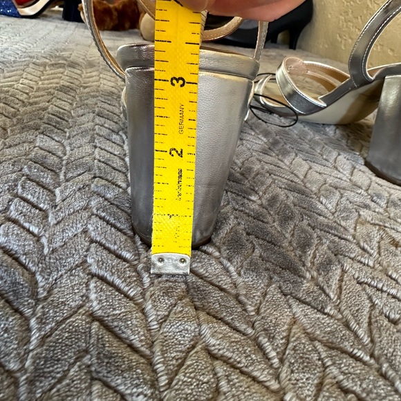 New Unisa Heels - Picture 4 of 6